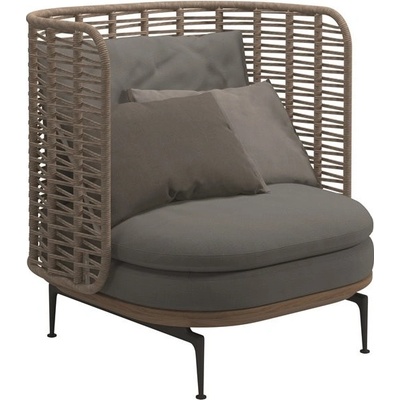 Gloster Nízké křeslo s vysokou opěrkou Mistral, 98x94x102 cm, rám teak a lakovaný hliník Meteor, výplet umělý ratan Koala, včetně sedáku a opěrných polštářů