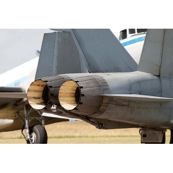 DIMEX ART s. r. o Флизелинов фототапет двигател на изтребител 375 x 250 см