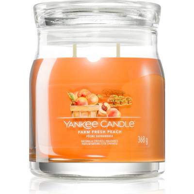 Yankee Candle Farm Fresh Peach ароматна свещ Signature 368 гр