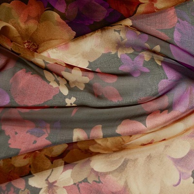 Hedvábný šifon hnědý, béžové a vínové květy, š.135