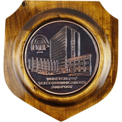 ДЪРВЕН ПЛАКЕТ ТИП ГЕРБ С МЕДНА ПЛАСТИКА ПО ЖЕЛАНИЕ НА КЛИЕНТА