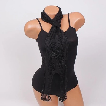 Image 1 of Дантелен шал в черно с роза