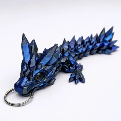 Přívěsek na klíče Svíčkománie3D 3D mládě krystalového draka dvounohého Modro černá lesklá