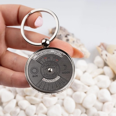 Art gift Метален ключодържател Вечен календар