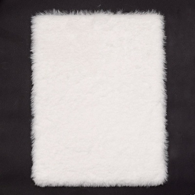 PODLOŽKA KOŽUŠINA POLYESTER BIELA 40x30x1CM