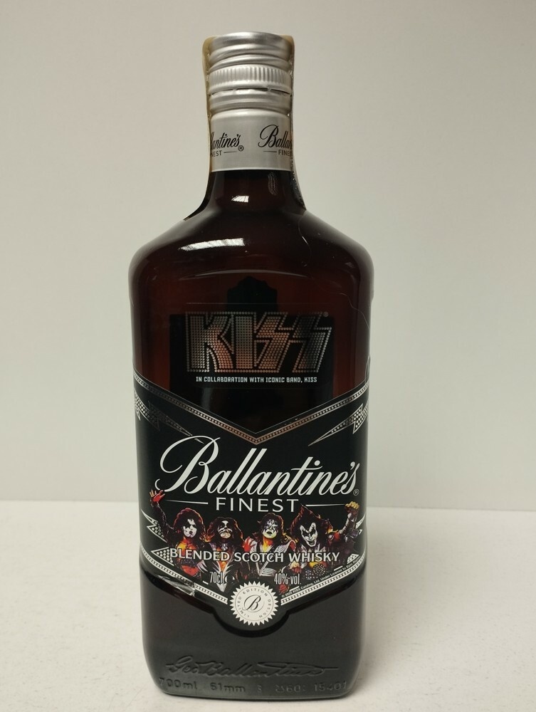 Ballantine's Finest Kiss Edition 40% 0,7 l (holá láhev) od 344 Kč