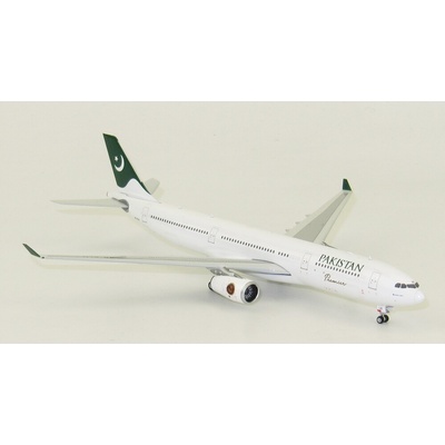 Phoenix A330-343 PIAPakistan International Airlines 2004s Colors 1:400