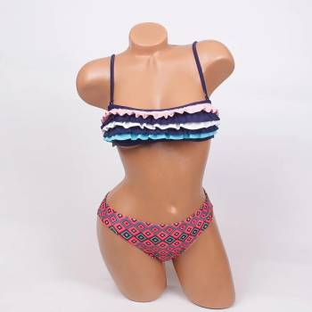 Image 1 of Моден бански с къдрички и фигури