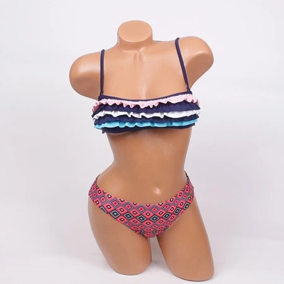 Моден бански с къдрички и фигури