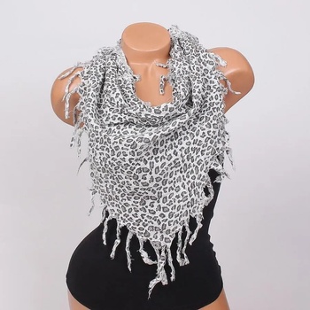 Image 1 of Стилен шал с леопардов десен в бяло и черно