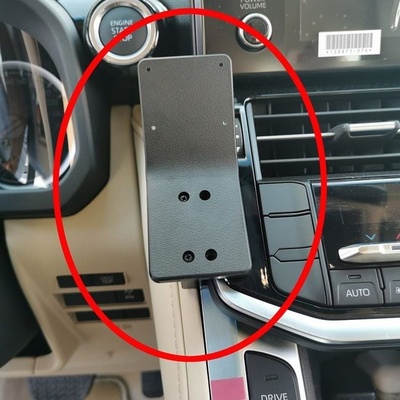 Brodit ProClip montážní konzole pro Toyota LandCruiser 300 21-23, na střed vlevo dolů 855701