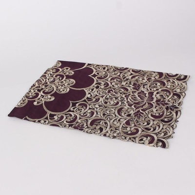 Покривка-каре в лилаво с рязани елементи и бродирани рози 85/85