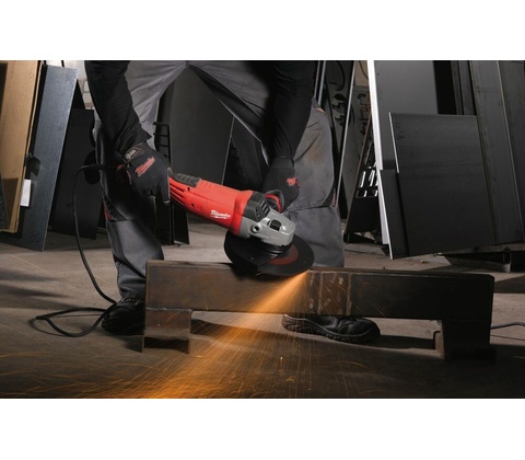 Milwaukee AGV 22-180 E