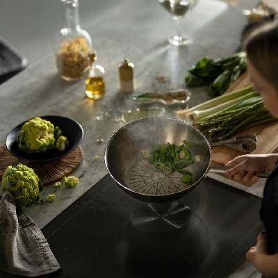 Oceľová panvica All Steel pure Wok 28 cm FISKARS