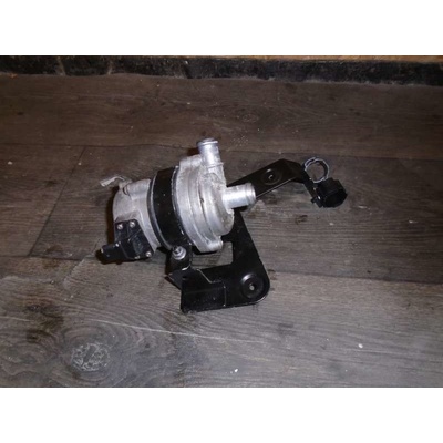 čerpadlo vodní + držák AUDI A4 8W0 2,0 TDi DEU 4H0965567 8W0145896A 8W0145896C