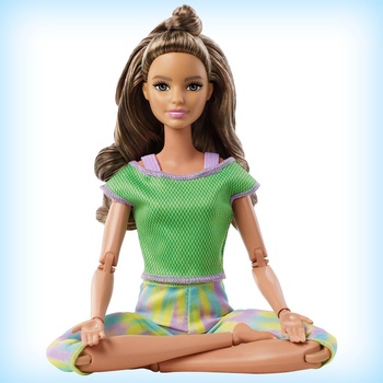 Barbie V pohybe hnedovláska v zelenom
