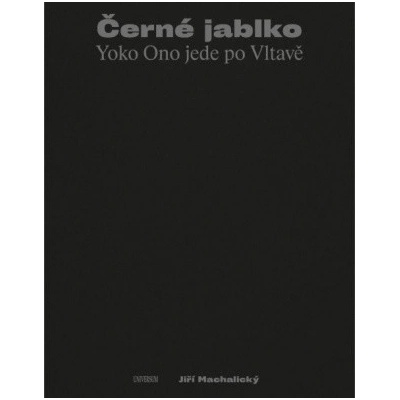 Černé jablko Yoko Ono jede po Vltavě