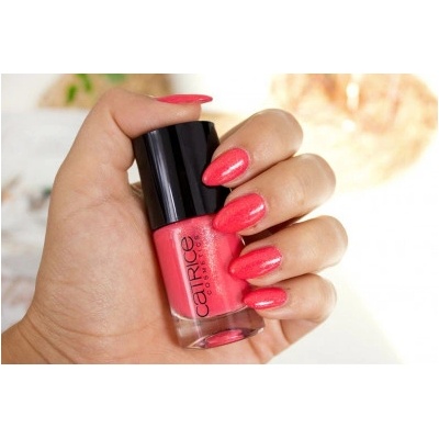 Catrice Ultimate lak na nechty 90 She Said Yes In Her Red Dress 10 ml