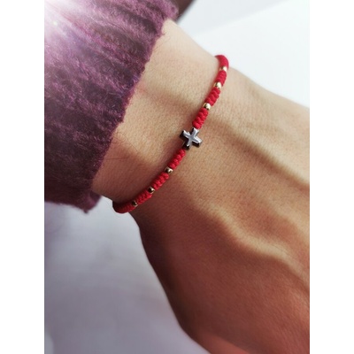 Червен конец със злато и кръст