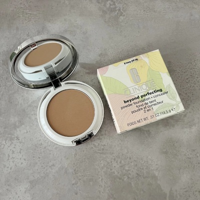 Clinique hydratační pudrový make-up a korektor 2v1 Beyond Perfecting Powder Foundation + korektor 6 Ivory 14,5 g