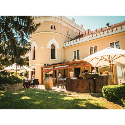 Noc na zámku Chateau St. Havel + 6chodové menu pro 2, Praha