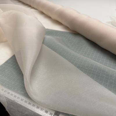 Organza 100% hedvábí světlá tělová