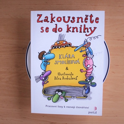 Zakousněte se do knihy - Bára Buchalová, Klára Smolíková
