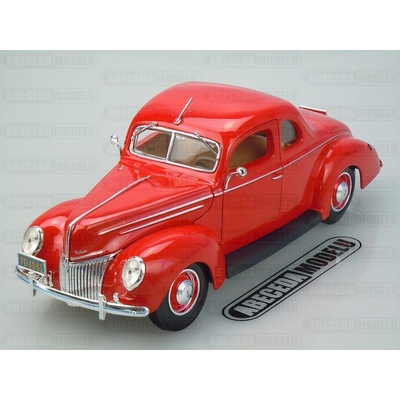 Maisto 1939 Ford DeLuxe Coupe červená 1:18