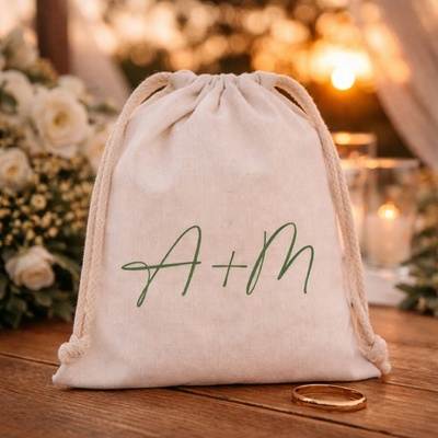 Bavlněný pytlík s potiskem MONOGRAMŮ Barva: Zelená, Velikost pytlíku: 18 X 24 cm