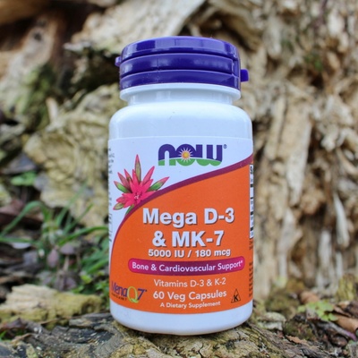 NOW Foods Mega D3 & MK-7 Vitamín d3 5000 IU & Vitamín K2 180ug 60 rostlinných kapslí