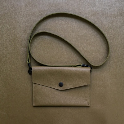 Klíčenka Wood Style Kapsička s popruhem Khaki