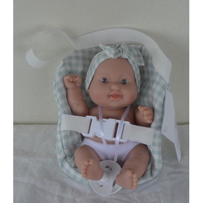 Marina & Pau Realistické miminko holčička smějící se Maruška v kostičkované zeleno-bílé autosedačce Cookie Baby 20 cm