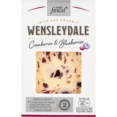 Tesco Finest Wensleydale tvrdý plnotučný sýr se slazenými sušenými brusinkami a borůvkami 200 g