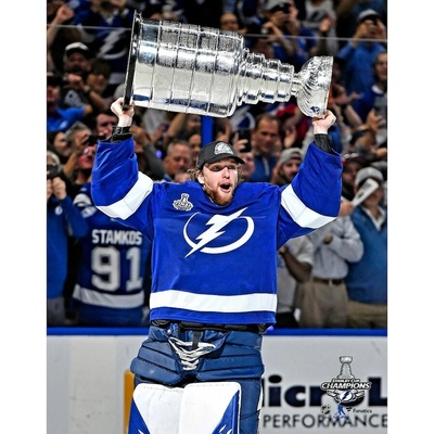 Fanatics Fotografie Andrei Vasilevskiy Tampa Bay Lightning NHL 2021 Stanley Cup Champions Raising Cup Photograph 8" x 10"