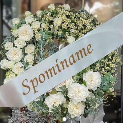 Stuha smútočná SPOMÍNAME strieborná so zlatým písmom 4 cm / 150 cm