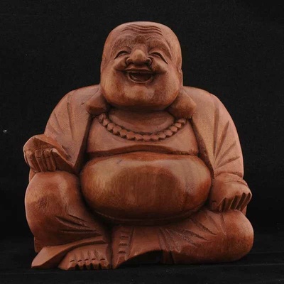 Soška sedící Budai 21 cm – dřevořezba, Smějící se Buddha