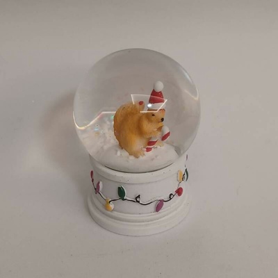 DECOLED Vánoční sněžítko s veverkou 4,8 × 6,2 × 4,8 cm, stojící