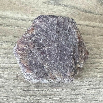 Nefertitis Rubín surový Tanzánie 9 NF66453 - cca 5,5 x 5,2 x 2,4 cm, 194 g