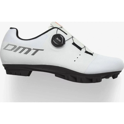 DMT KM4 2025 bílá