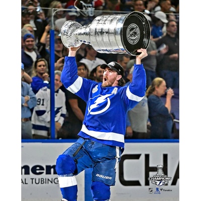 Fanatics Fotografie Ryan McDonagh Tampa Bay Lightning NHL 2021 Stanley Cup Champions Raising Cup Photograph 8" x 10"