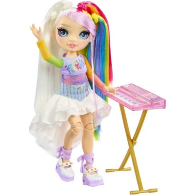 MGA Rainbow High Junior Fashion v rockové kapele Amaya Raine
