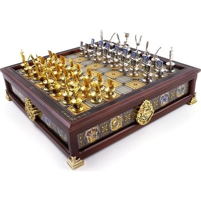 Šach Harry Potter: Rokfort Domy Quidditch (Noble Collection)