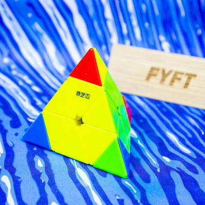 QiYi MoFangGe MS Pyraminx (QiYi) Farba: Stickerless